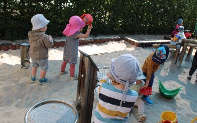 Eschborn Süd – Die Zwerge spielen im Garten