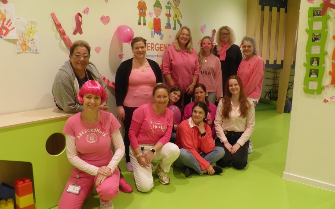 Die Zwergenburg ganz im Zeichen des „Pinktobers“ und mitten im Herbst
